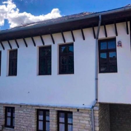 Miziriguesthouse Gjirokastër Exteriör bild