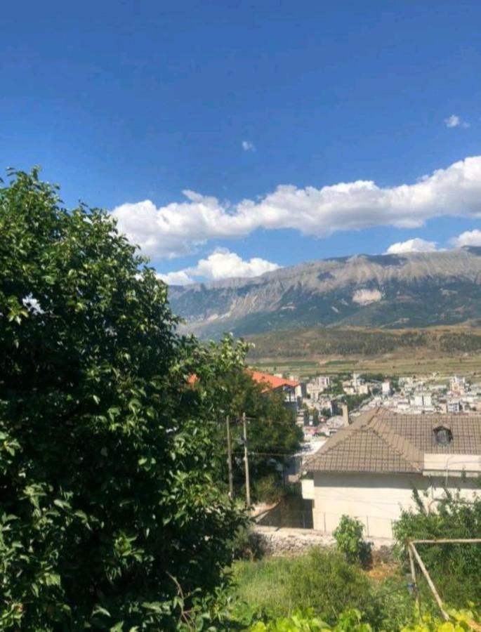 Miziriguesthouse Gjirokastër Exteriör bild