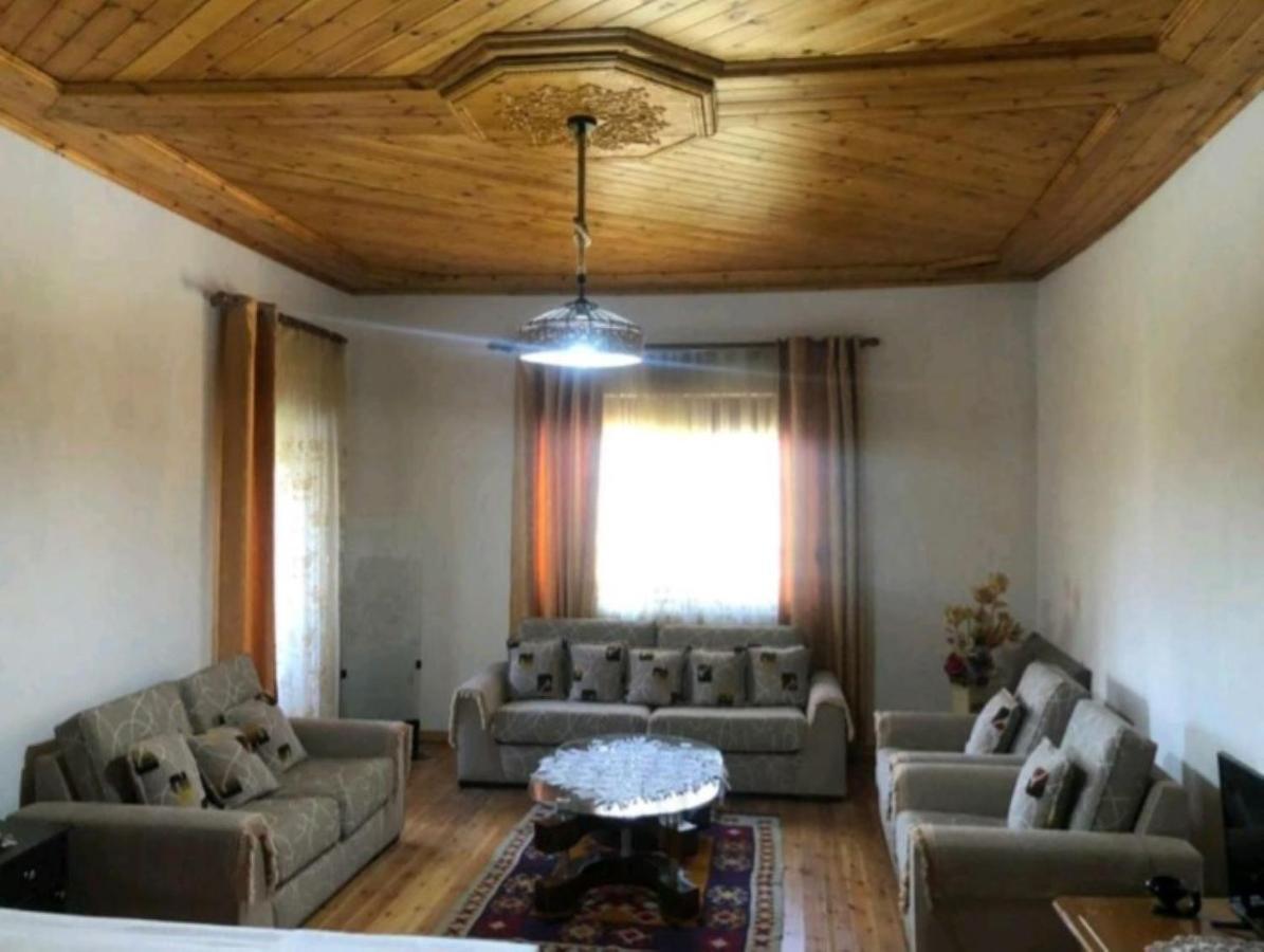 Miziriguesthouse Gjirokastër Exteriör bild