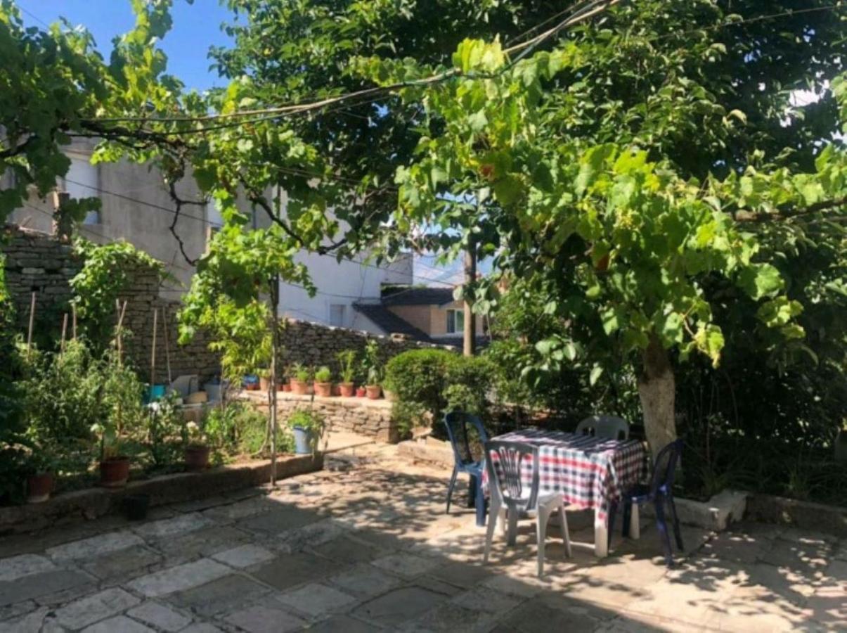 Miziriguesthouse Gjirokastër Exteriör bild