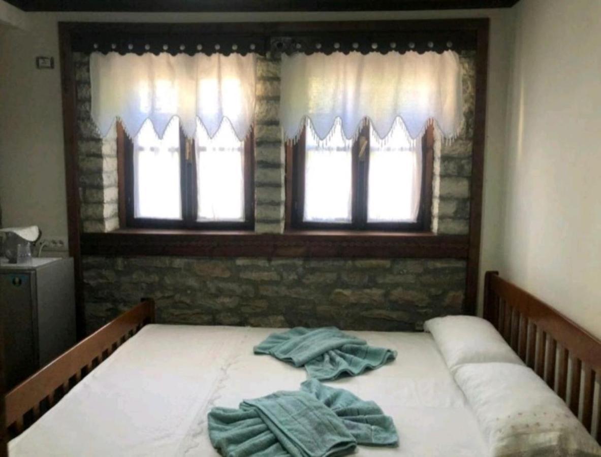Miziriguesthouse Gjirokastër Exteriör bild