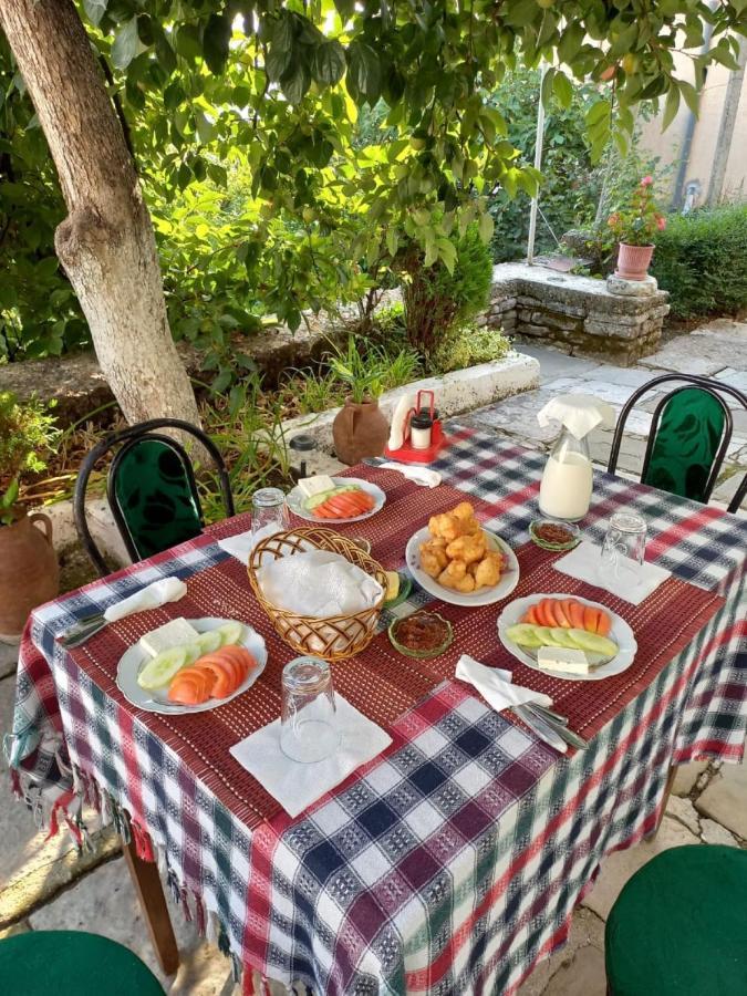 Miziriguesthouse Gjirokastër Exteriör bild