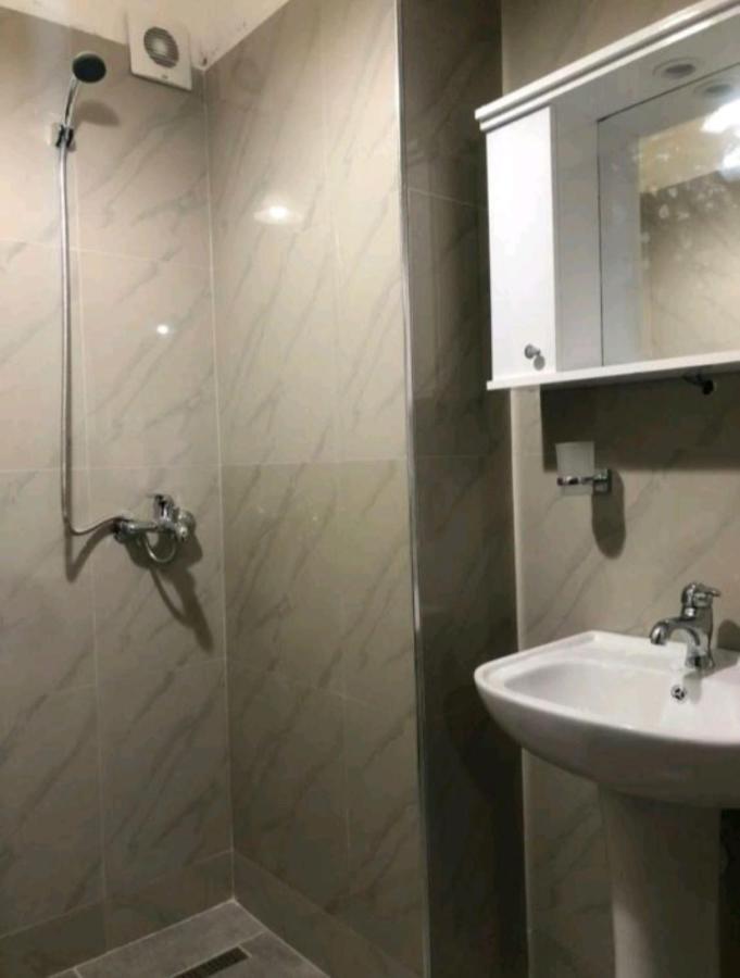Miziriguesthouse Gjirokastër Exteriör bild