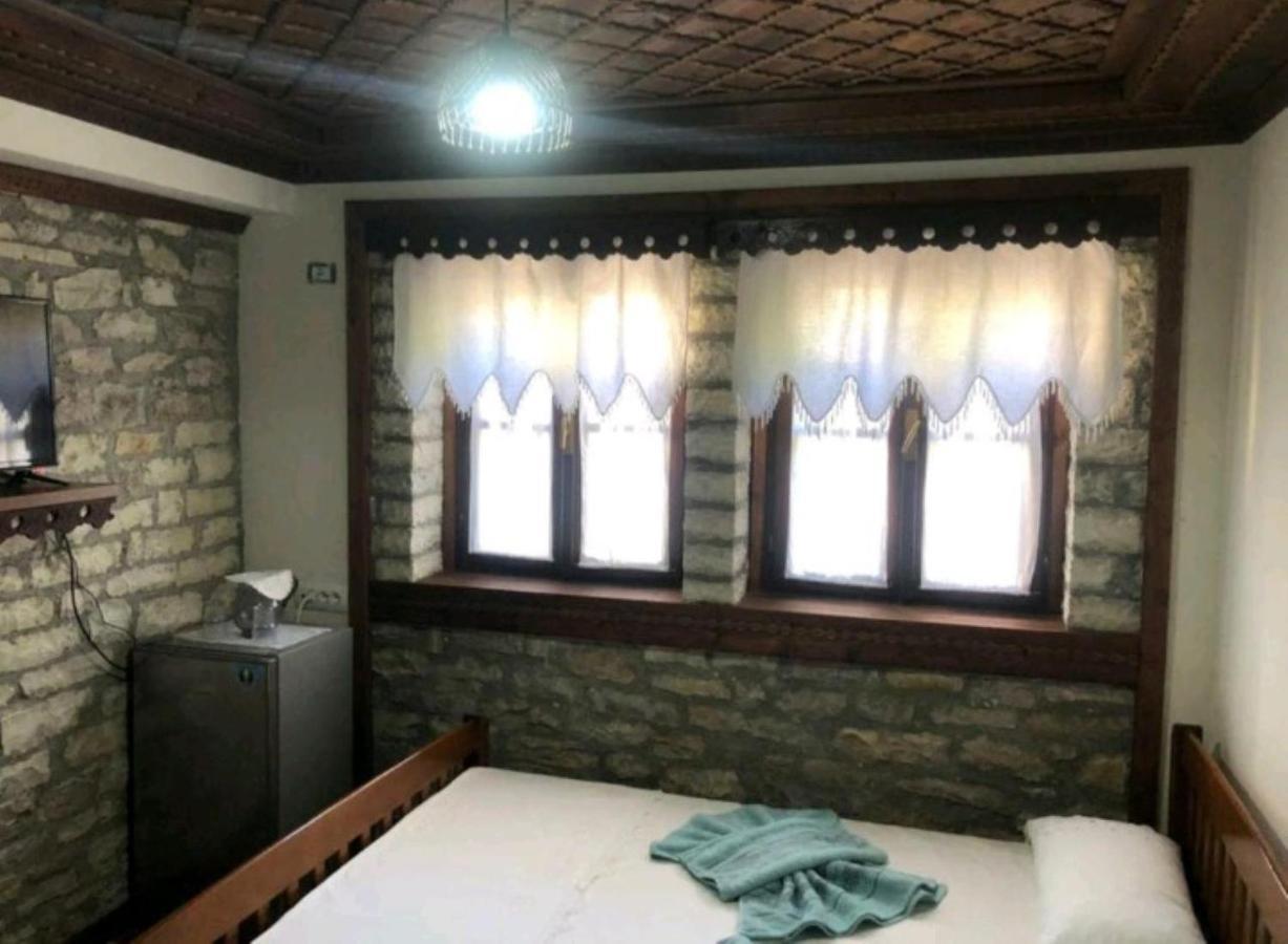 Miziriguesthouse Gjirokastër Exteriör bild