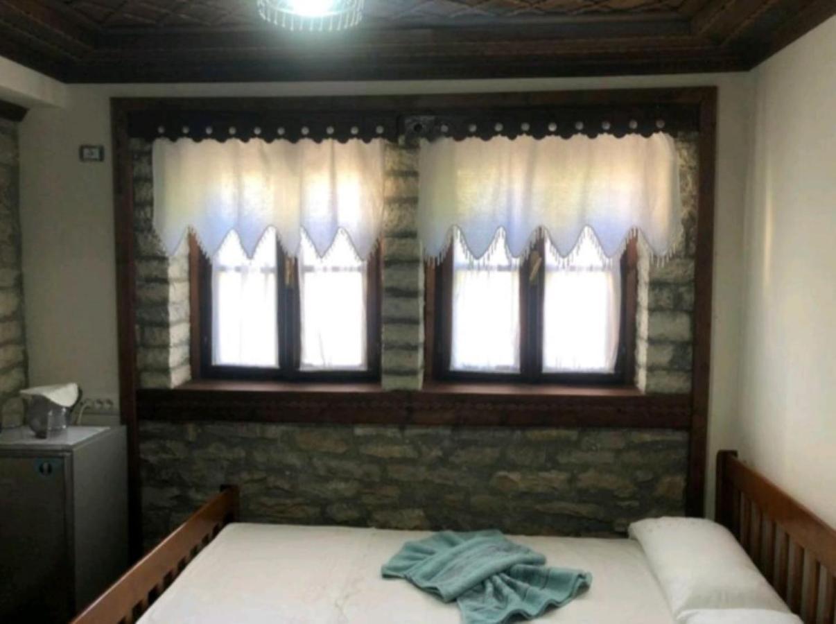 Miziriguesthouse Gjirokastër Exteriör bild