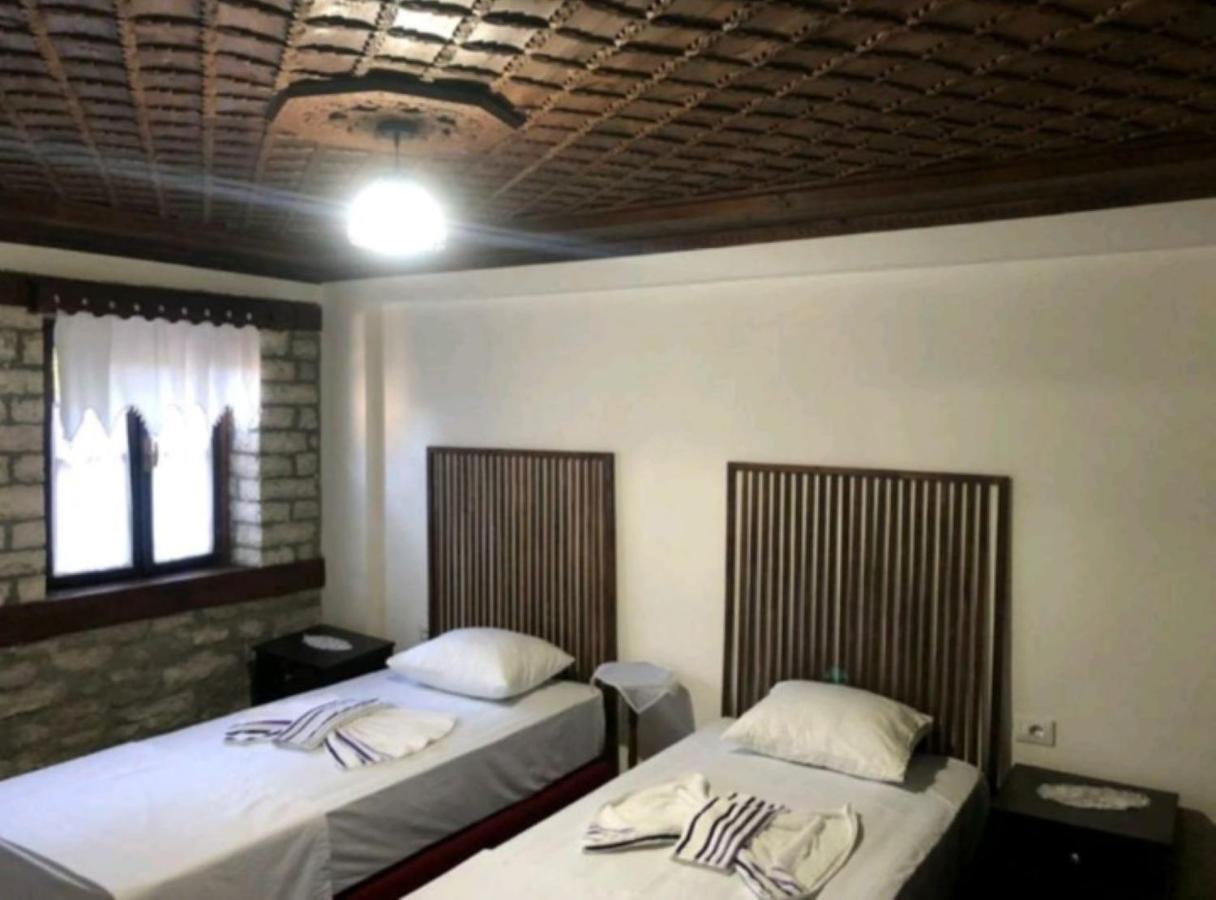Miziriguesthouse Gjirokastër Exteriör bild
