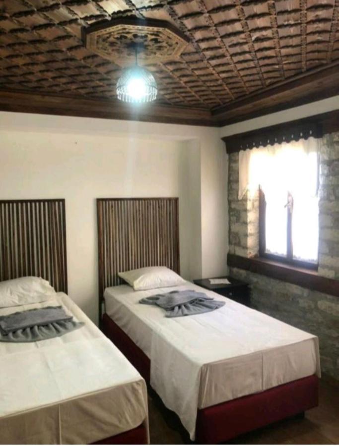 Miziriguesthouse Gjirokastër Exteriör bild