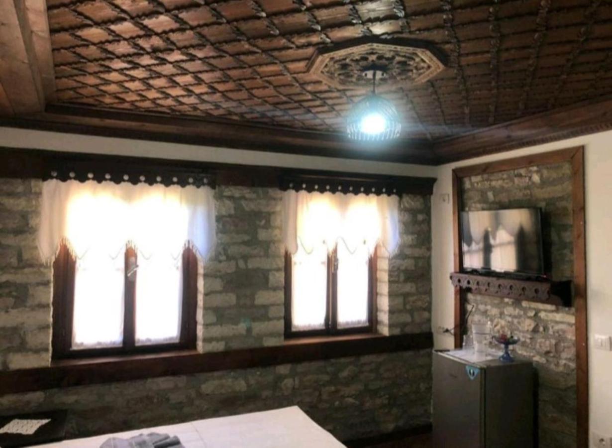 Miziriguesthouse Gjirokastër Exteriör bild