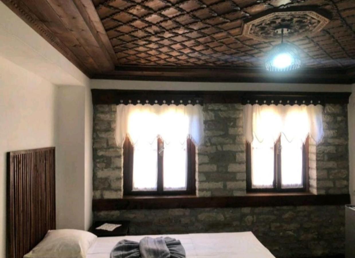 Miziriguesthouse Gjirokastër Exteriör bild