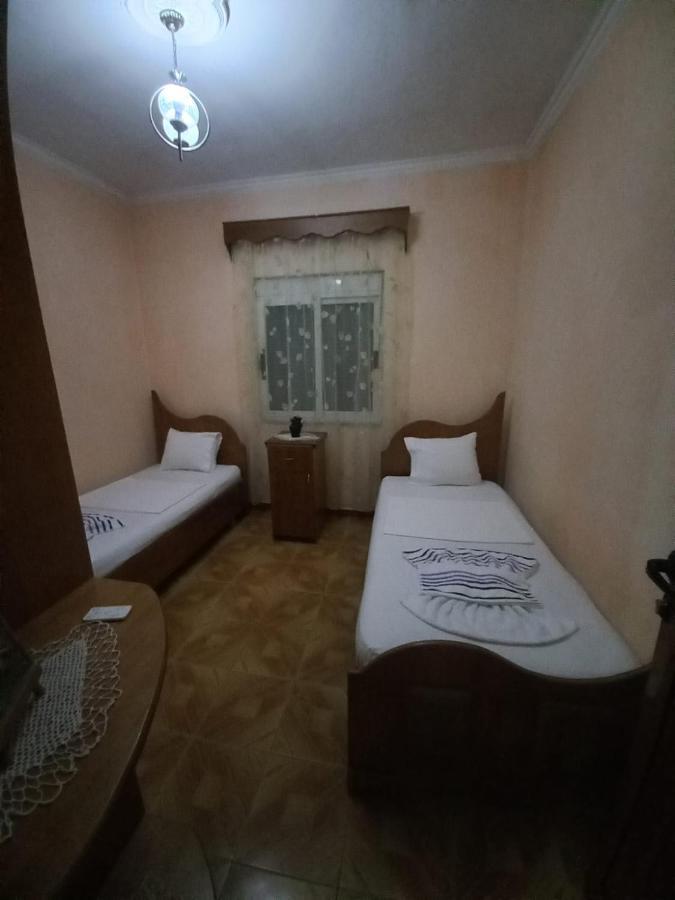 Miziriguesthouse Gjirokastër Exteriör bild