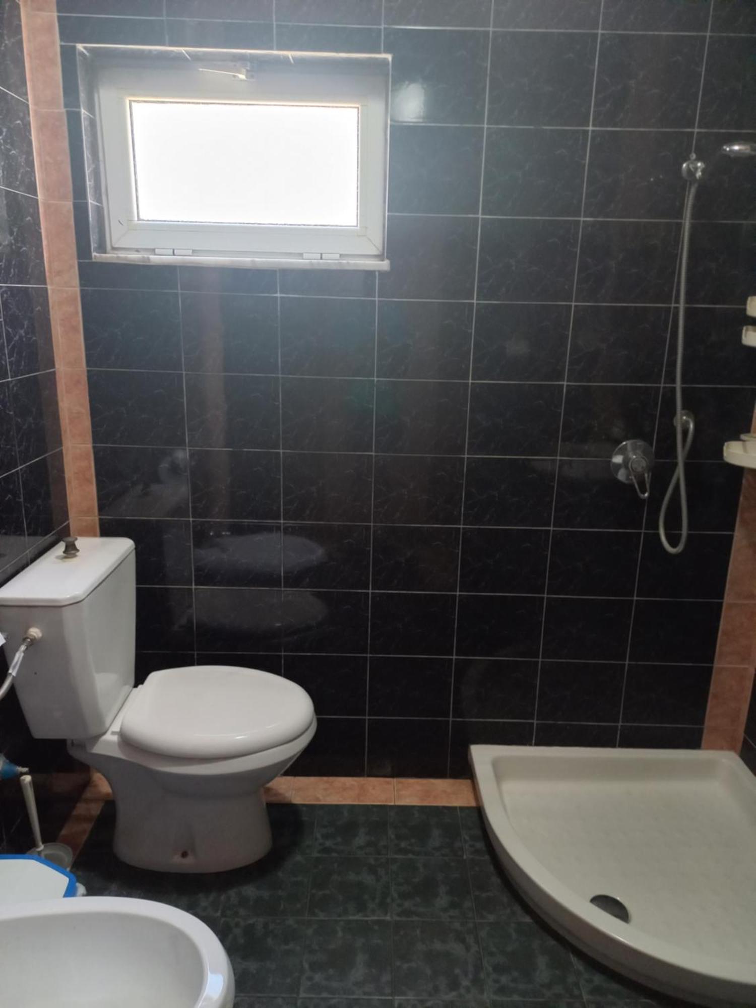 Miziriguesthouse Gjirokastër Exteriör bild