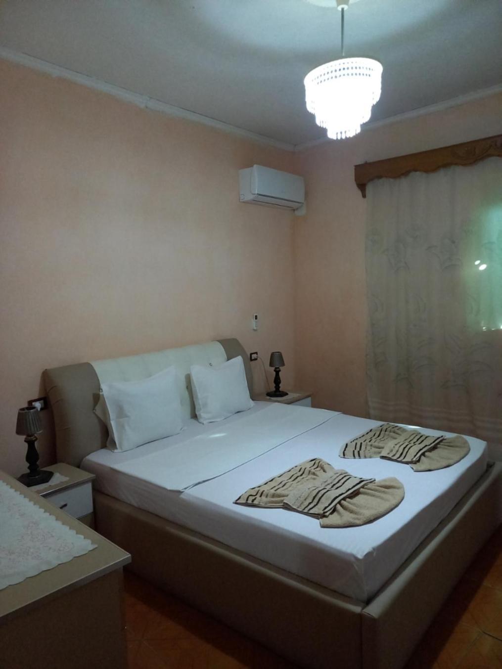 Miziriguesthouse Gjirokastër Exteriör bild